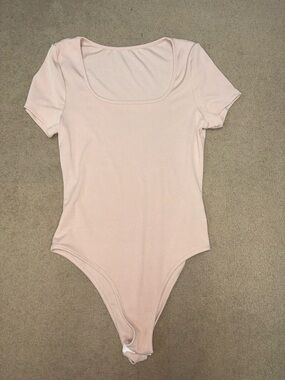 Women’s Medium SHEIN Scoop Neck Short Sleeve Bodysuit - Pale Pink